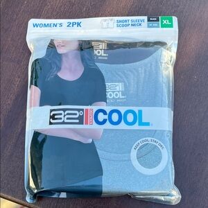 32 Degrees Women's Black and Gray Scoop Neck Tees 2-Pack. Nwt